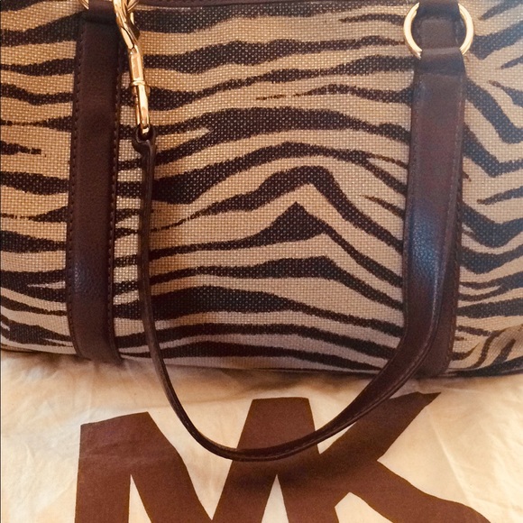 MICHAEL KORS  Authentic Shoulder Bag - Picture 6 of 8
